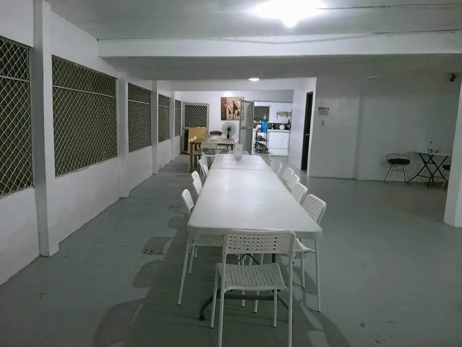 Holiday home 8 Bedroom Subic Bay/300Mbps/Big Screened Lanai Sawat