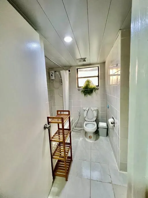 Holiday home 8 Bedroom Subic Bay/300Mbps/Big Screened Lanai Sawat
