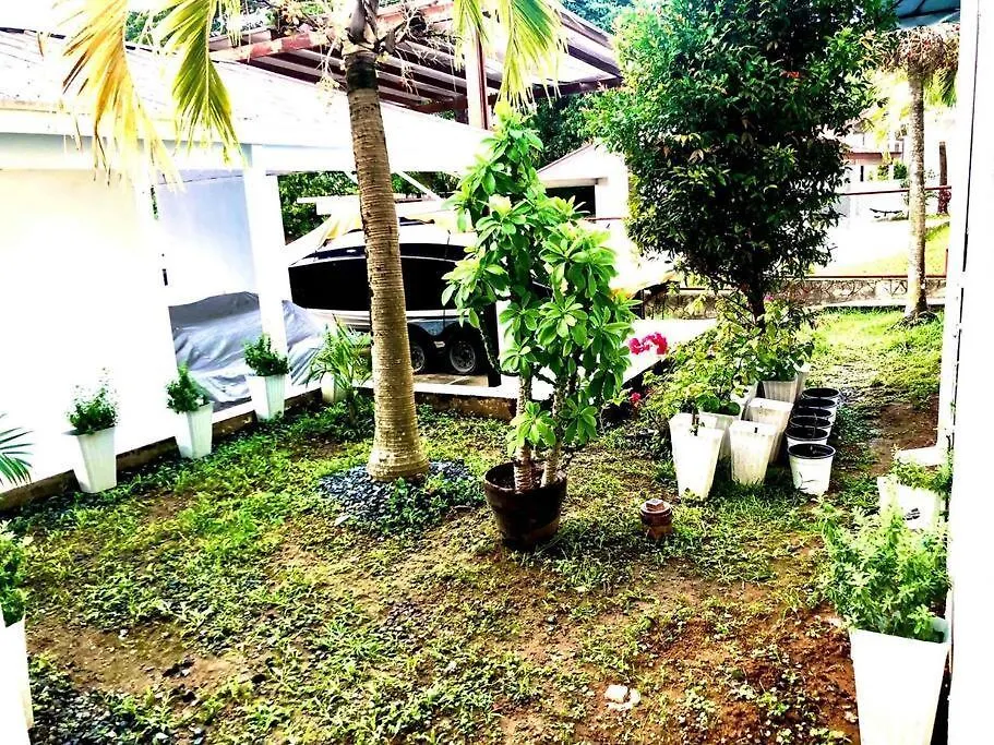 Holiday home 8 Bedroom Subic Bay/300Mbps/Big Screened Lanai Sawat